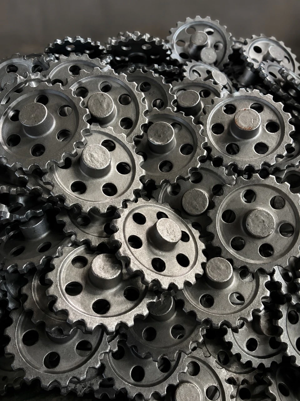 Forged steel sprocket-shaped components in a production batch